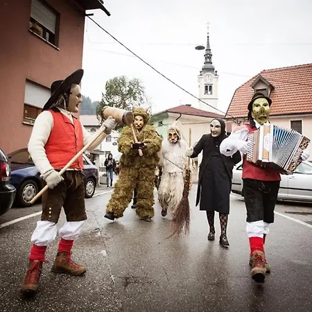 アパート Perunika